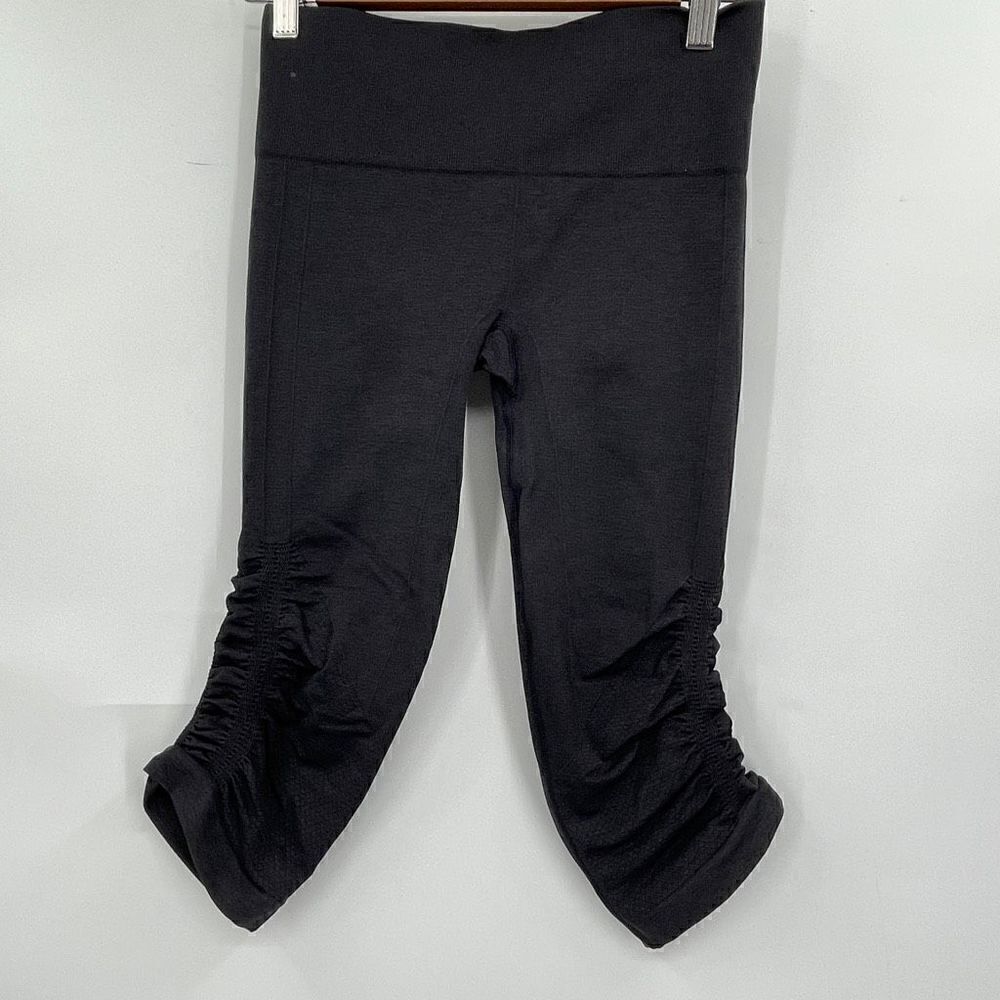 Lululemon Black Classic Awakening Tight Crop Seamless Leggings Size 4